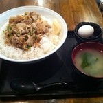 伝説のすた丼屋 - すた丼大盛り850円。20分以内の完食で200円バック