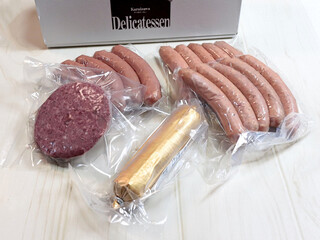 軽井沢デリカテッセン - レバーペースト、コンビーフ、チューリンガー、辛いソーセージ