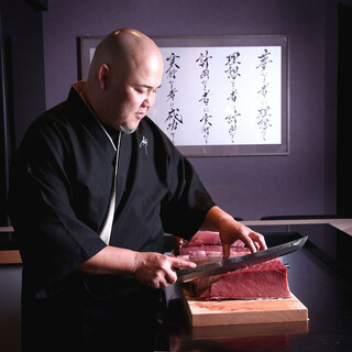 元力士が握る繊細な鮨