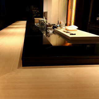 職人が目の前で握りご提供致します。1～10名様