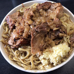 夢を語れ - 「ラーメン」（300グラム、900圓、野菜拔き、ニンニク）、「麺増し」（＋100グラム＝400グラム、100圓）、「豚増し」（300圓）。