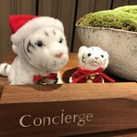 ホテル ザ ミツイ キョウト ラグジュアリーコレクション&スパ - コンセルジュに有るホワイトタイガーのマスコット