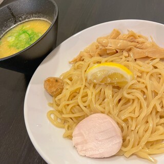 濃厚鶏ソバ 麺 ザ クロ_0