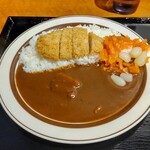 カレー専門店 クラウンエース - 福神漬け、らっきょうを載せて食べました