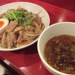 生碼麺食道 - 「生碼つけ麺」：私、濃厚なつけ汁で食べるつけ麺は
      もともと好きじゃなかったけど、
      これならイケる！
      