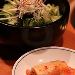 祇園 鹿六 - サラダとキムチ