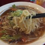 生碼麺食道 - 「生碼麺」の麺：浅草開花楼の中細の麺。プリッとした口当たり♪