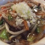 生碼麺食道 - 「柚子塩生碼麺」の餡：野菜がたっぷり入った餡を丼に加えると、
      野菜の旨み、豚の旨みが
      口の中を駆け回る♪
      