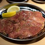 キンキン麦酒とプリッと小腸 近江牛畜産さかえ - 