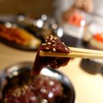 キンキン麦酒とプリッと小腸 近江牛畜産さかえ - 