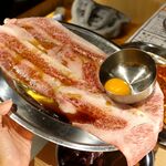 キンキン麦酒とプリッと小腸 近江牛畜産さかえ - 