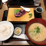 Honoono Mai Raku I - 豚汁と藁焼き鰹のタタキ定食1320円