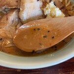 りらくしん - 辛味噌ラーメン　平麺　麺少なめ（150g) ¥750円、スープ濃いめ、油多め、ニンニク多め、野菜多め