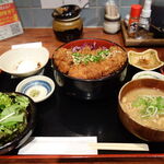 Tonkatsu Kotetsu - 「とんかつ虎鐡」の「醤油カツ丼」