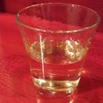 生碼麺食道 - 「ハウスワイン　白」：超～、ちょうさっぱりと軽い！
      