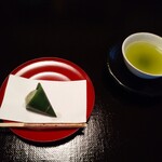 あさば - お着きの お菓子 料理長が 人数分だけつくる 生麩饅頭