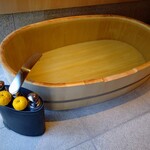 あさば - お部屋のお風呂 頭を つけて 窓を あけると 露天ふろ    