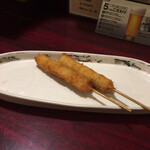富士子 - 串カツ310円。味噌ダレじゃなくてソースで食べるタイプのようだ。