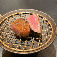 西麻布 焼肉 X - 但馬牛タン　黒タンの中心部分を厚切り