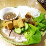 クアンタオティット - 豆腐揚げとベトナムの味噌1050円税込ｗ
