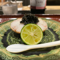 日本料理 晴山 - 香箱のキャビア乗せ