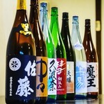 居酒屋 雅彩 - 日替わりで様々な日本酒をご用意。季節やお料理に合わせて、その時1番美味しいお酒をご提供いたします。