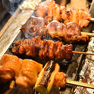 The charcoal-grilled yakitori carefully grilled by the head chef is a must-try dish...!!!