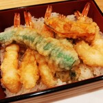 Tempura Kazu - ややほっそりしているけど、海老天が6本も並び1本は大葉巻き♪風味良い万願寺唐辛子やホクホク南瓜の天ぷらも