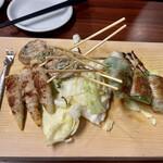 Hakata Nikumakiyasai Kushito Umakasake Chikappa - 肉巻き野菜串盛り合わせ