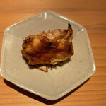 鮨 あらい - 海老の頭焼き: カリッと焼かれた殻の中にはまだまだ身がぎっしり！