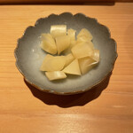 鮨 あらい - 良いお寿司屋さんは　ガリまで違うのですね。単体で美味しいです！