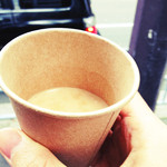 Patisserie Ravi,e relier - 開店前に並んでるとミルクティー頂きました。温まる(´∀｀)　'12 12月上旬