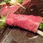 リュクス　タジマヤ - ゞ(≧U≦)ゞ牛もも肉のﾛｰｽﾄﾋﾞｰﾌに梨を添えて→綺麗なピンク色の美に感謝！