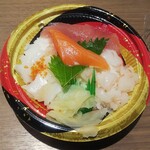 ユアーズ - ４種の海鮮丼 (税抜) 398円→199円 ※開封後 (2021.11.30)