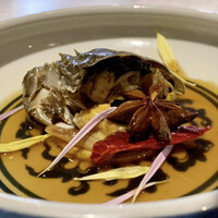 中国意境菜 白燕 - 上海蟹紹興酒漬け（ハーフ）
                      小ぶりな上海蟹ですが、内子と外子をスプーンでかきながら口にするとなんて豊かな旨み甘みなのでしょう！
                      足もチューチュー吸いまくりです。