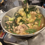 motsunabesemmontengansomotsunaberakutenchi - 醤油ベースのあっさりスープにプルプルのモツ、キャベツ、ニラのシンプルイズベスト。