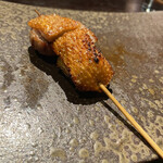 YAKITORI 燃 es - 皮とペコロス　ポトフなどには良く入るペコロスですがこれが一番ペコロスを美味しく食べる最適解なのではなかろうか？ちょっと感動