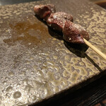 YAKITORI 燃 es - 実は砂肝も食感があまり得意ではないのだが、こんなにキメの細かなサクサク感は経験がなく、思わず大将に眴してしまう