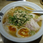 麺や佑 - 鶏魚豚らーめん味玉入り(950円)