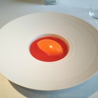 レストランひらまつ 広尾 - アミューズ・ブーシュ　イタリア産赤ピーマン　フレッシュトマト