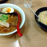 Ganso Sapporo Ya - 半炒飯と半醤油ラーメンの半々セット 1,100円 ♪