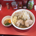 ラーメン千乃介 - 小ラーメン豚2枚（にんにく）とスキヤキ生たまご