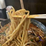 小麦屋満月 - 麺は太麺