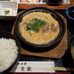 鍛冶屋 文蔵 - 豚ロースカツの卵とじ定食(820円)