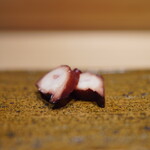 鮨 多門 - 蛸の桜煮