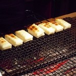 炭屋 - もち焼きを焼いているところ
