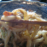 Gion Kissa Katoreya - 千切りキャベツに後掛けソースの独特な焼うどん