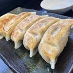 中華料理 八福餃子房 - もっちり餃子の皮に包まれたぷっくり餃子