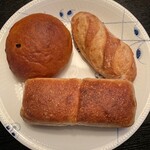 PANIFICIO VIVIANI - トマトオリーブ、古代小麦パゲット、ラムレーズンパン