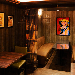 Enjoy an elegant moment at a hidden bar a little away from the hustle and bustle of Roppongi